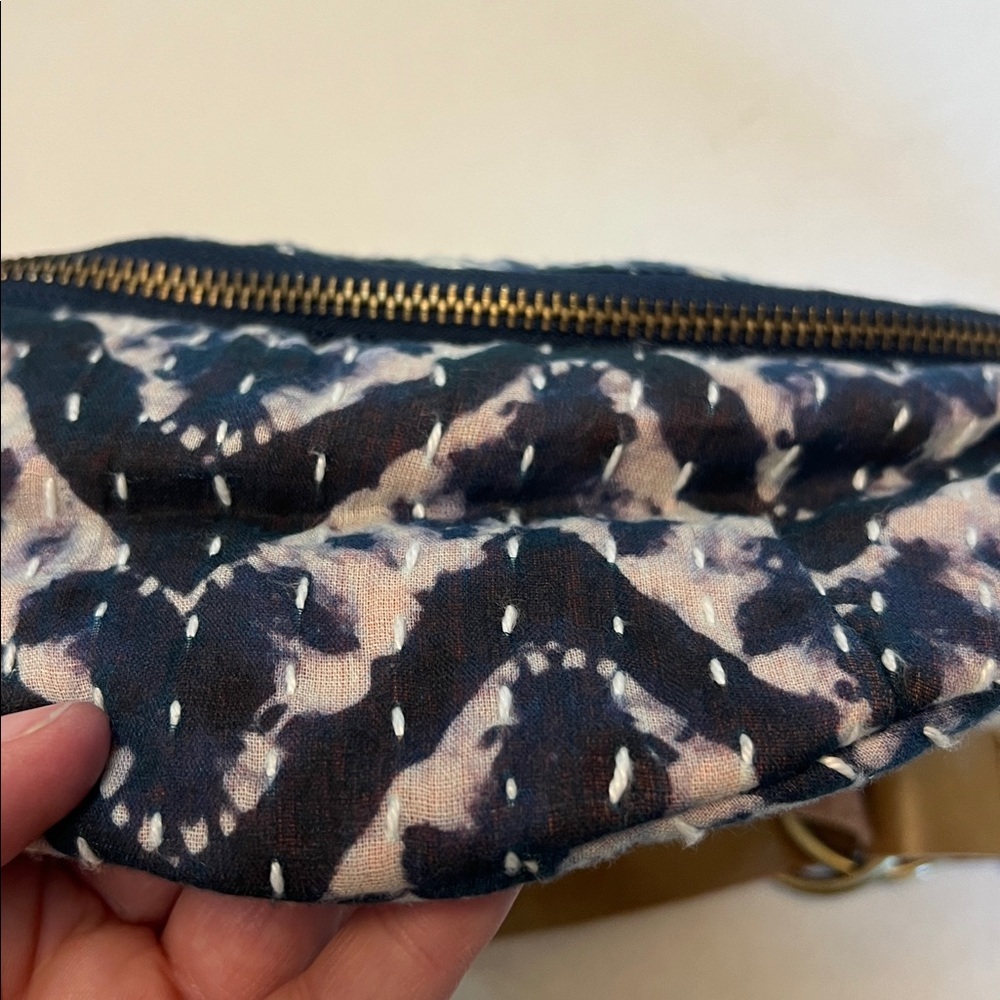 ANABAGLISH VIV KANTHA  HIP PACK SLING BAG BELT BAG TIE DYE WITH LEATHER STRAP - Picture 15 of 16